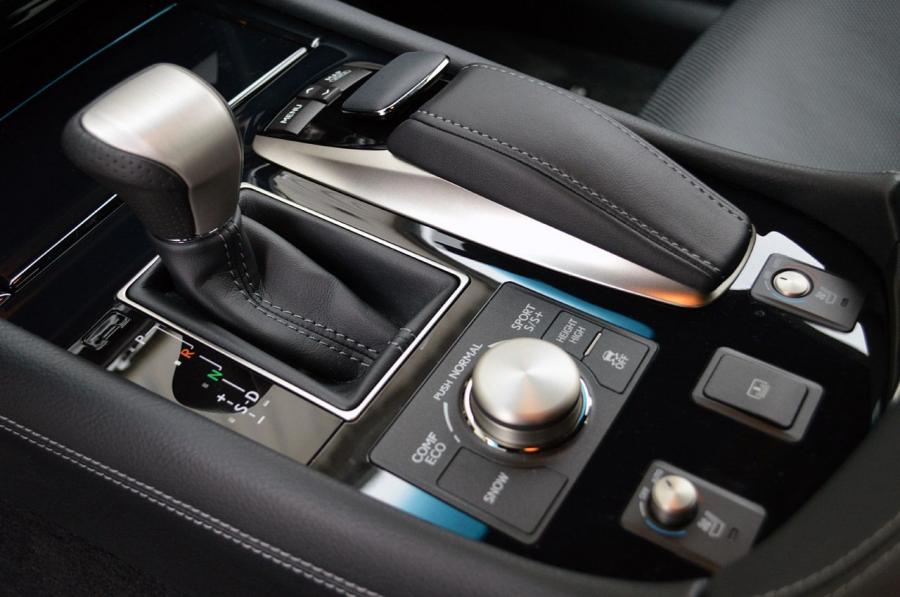  Lexus LS460 F-Sport AWD 2013 года  (фото 15 из 47)